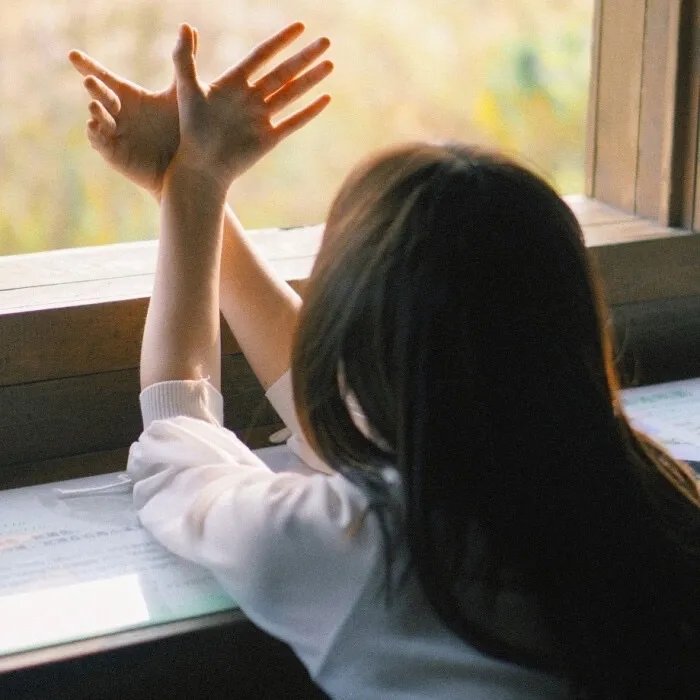 寻找长着獠牙和髭须的她